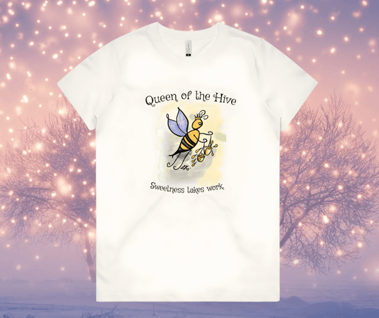 Organic cotton tshirt 'Queen of the Hive' on a festive background