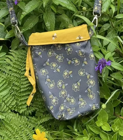 Bee Lovers crossbody bag. The Lazy Daisy bag for all your essentials.