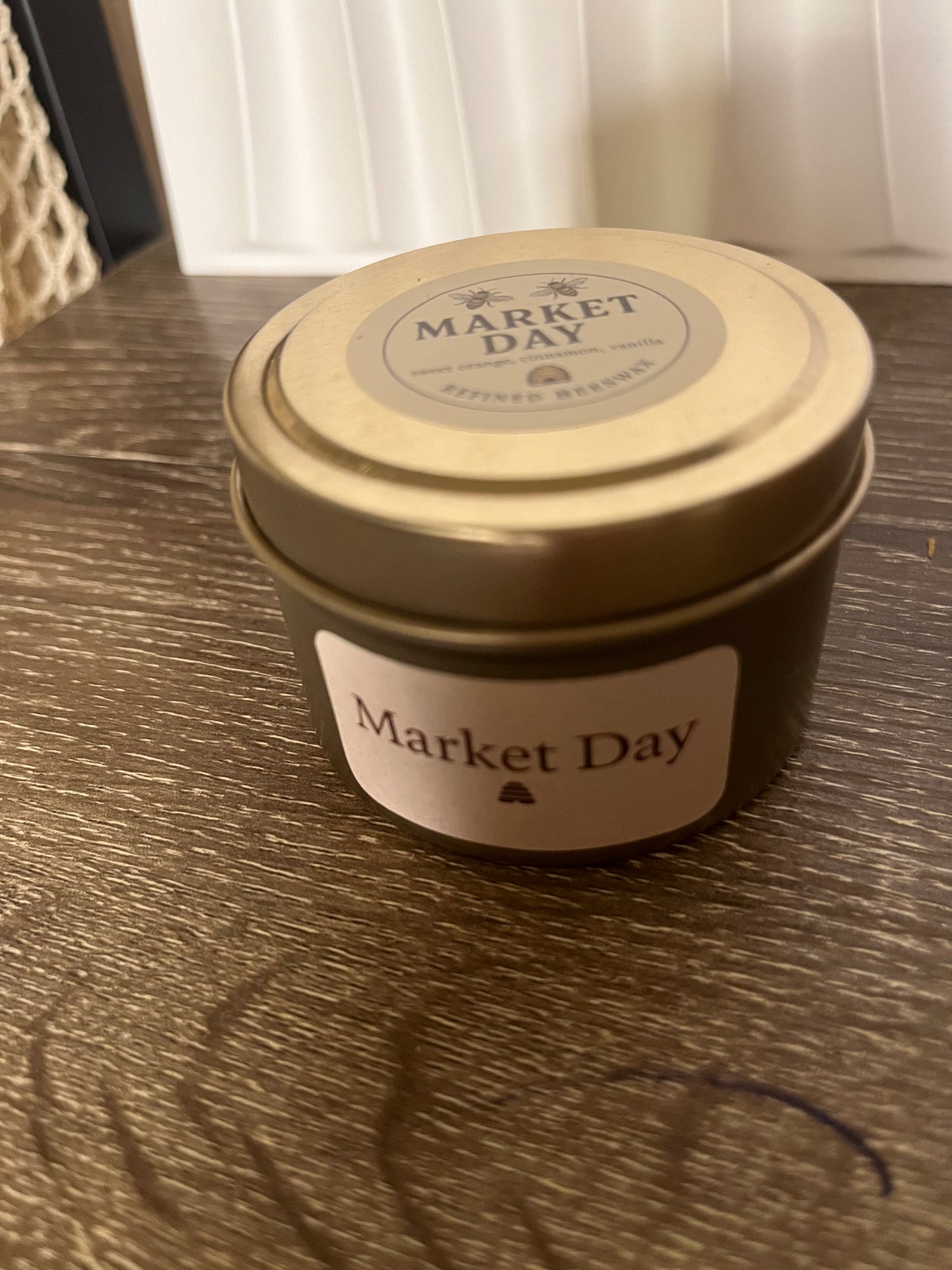 Beeswax blend candle 'Market Day' on a wooden surface
