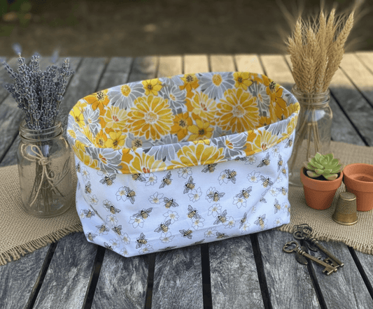 Medium Tote – Lazy Daisy Collection